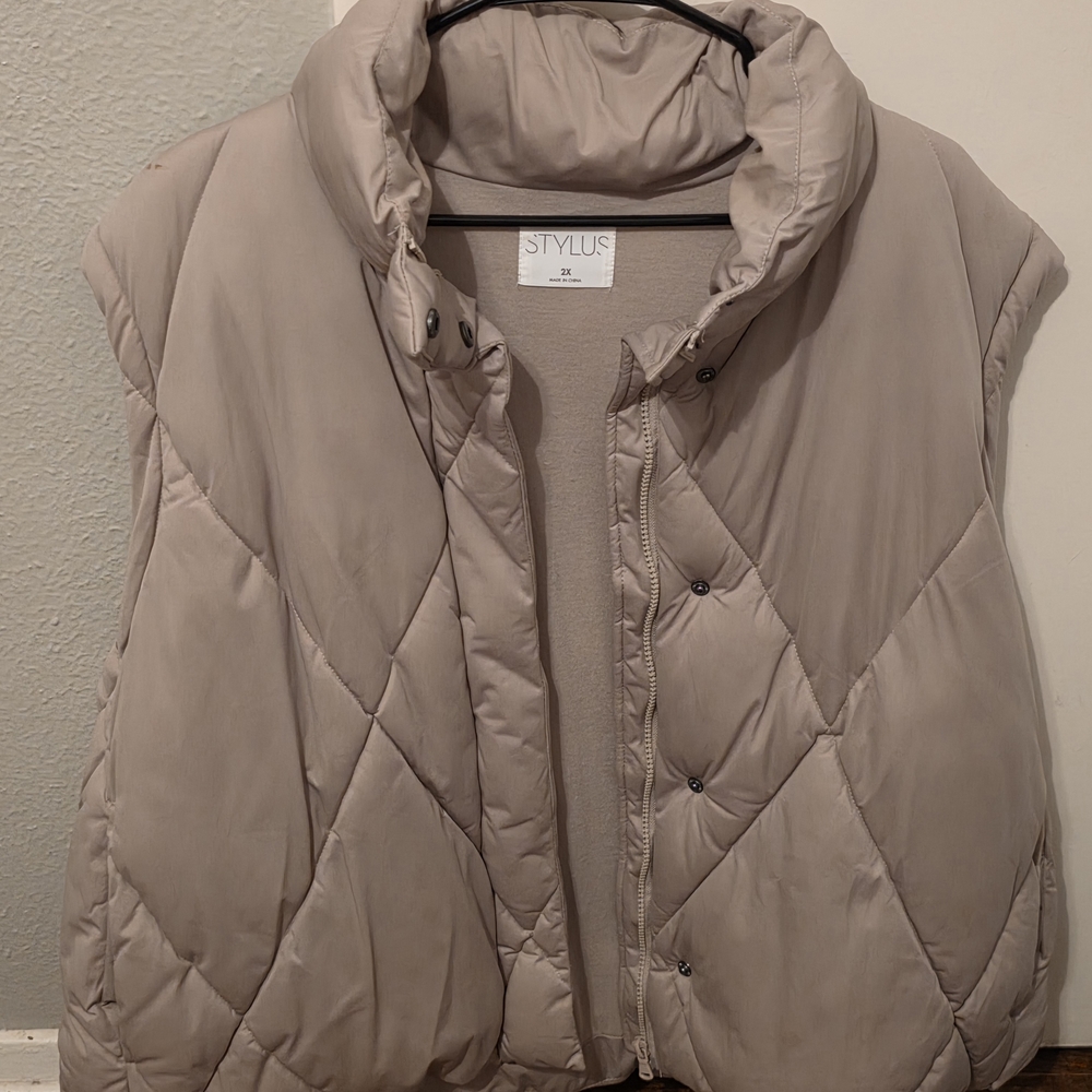STYLUS Quilted Puffer Vest in Taupe Beige
